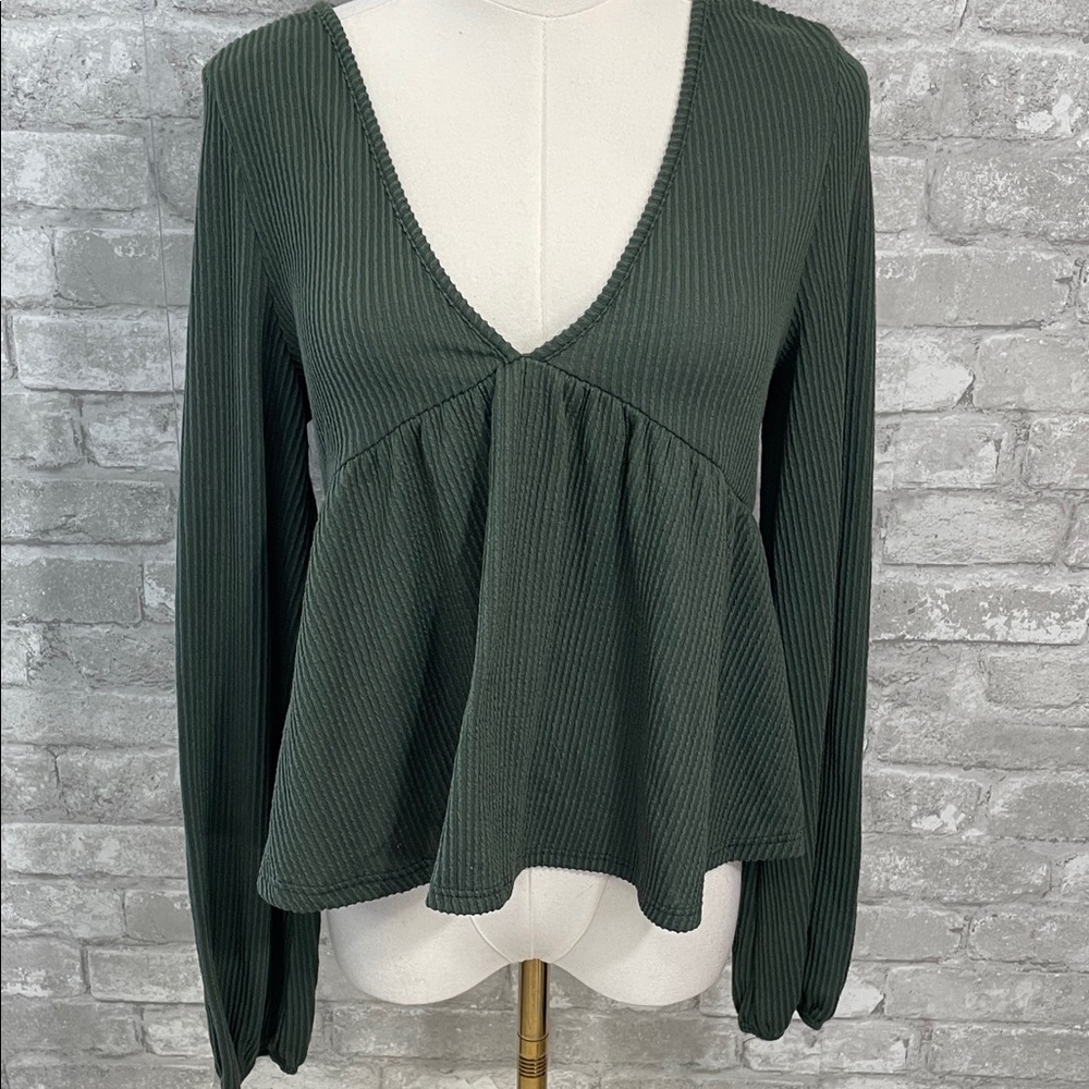 Alya Forest Green V-Neck Ribbed Peplum Blouse